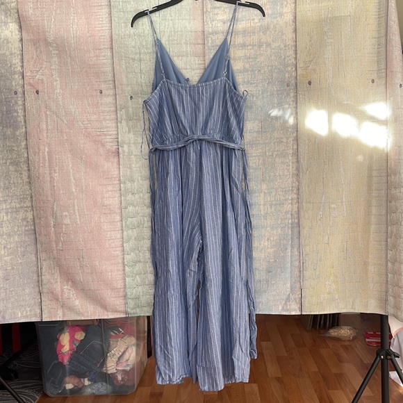 - Good used condition Woman’s Sienna Sky wide leg, jumpsuit capri. Size is… - Picture 10 of 15